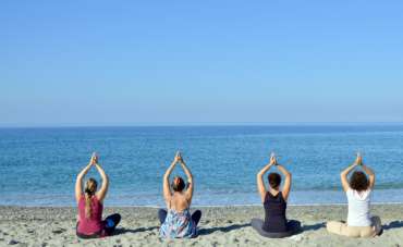 EINE LIEBEVOLLE REISE INS GLÜCK, Yoga Workshop mit Nicki Vellick, 13.-20. August 2023